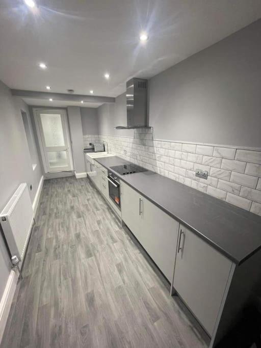 Large 1 Bedroom Flat With Private Parking Плімут Екстер'єр фото