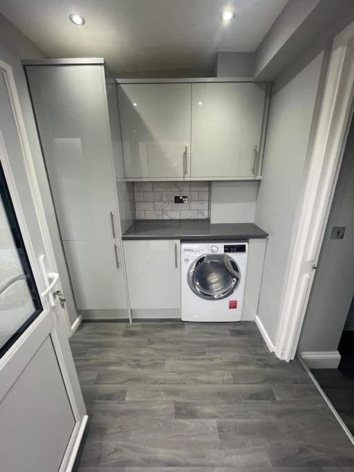 Large 1 Bedroom Flat With Private Parking Плімут Екстер'єр фото